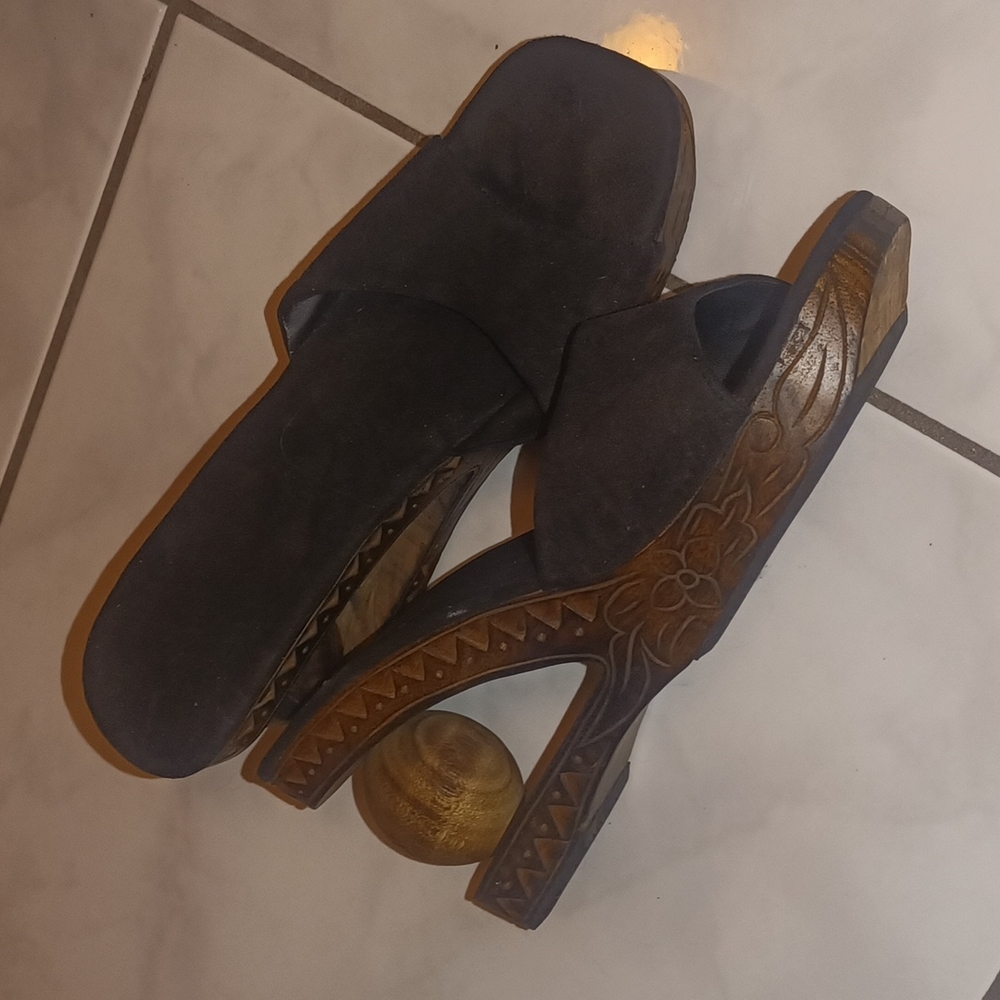 Wood carved heel black mules size 8